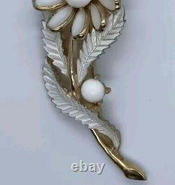 Vintage Crown Trifari Alfred Philippe Daisy Brooch White Milk Glass Enamel