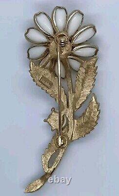 Vintage Crown Trifari Alfred Philippe Daisy Brooch White Milk Glass Enamel