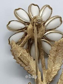Vintage Crown Trifari Alfred Philippe Daisy Brooch White Milk Glass Enamel