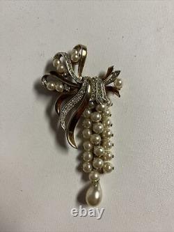 Vintage Crown Trifari Alfred Philippe Pearl Strand Rhinestone Dangle Drop Brooch
