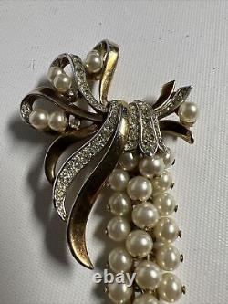 Vintage Crown Trifari Alfred Philippe Pearl Strand Rhinestone Dangle Drop Brooch