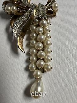 Vintage Crown Trifari Alfred Philippe Pearl Strand Rhinestone Dangle Drop Brooch