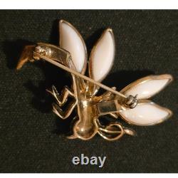 Vintage Crown Trifari Alfred Philippe Petalette Poured Milk Glass Wasp Brooch