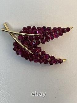 Vintage Crown Trifari Briolette Berry Glass Fuchsia Pink Double Leaf Pin Brooch