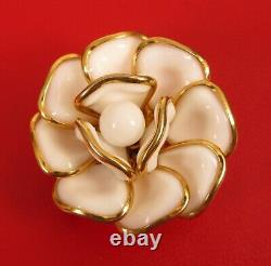 Vintage Crown Trifari Brooch Pin Alfred Philippe Poured Milk Glass Flower Nice
