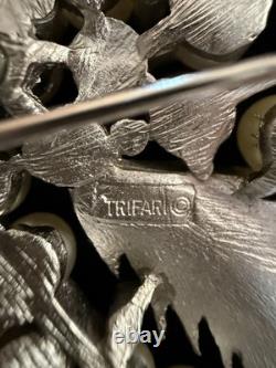 Vintage Crown Trifari Signed Grape Leaf Pearl & Rhinestone Silver tone Brooch