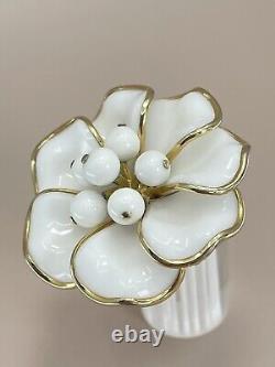 Vintage Crown Trifari flower brooch Alfred Philippe poured glass dogwood 2-1/8