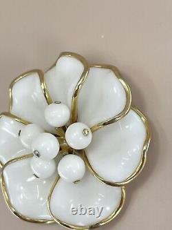 Vintage Crown Trifari flower brooch Alfred Philippe poured glass dogwood 2-1/8