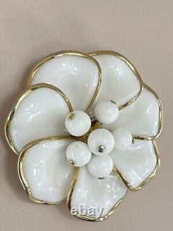 Vintage Crown Trifari flower brooch Alfred Philippe poured glass dogwood 2-1/8