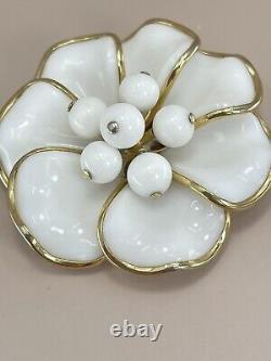Vintage Crown Trifari flower brooch Alfred Philippe poured glass dogwood 2-1/8