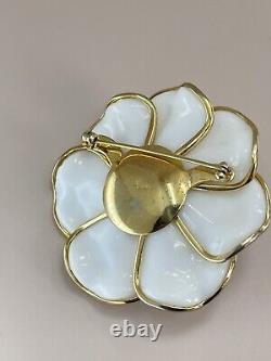 Vintage Crown Trifari flower brooch Alfred Philippe poured glass dogwood 2-1/8