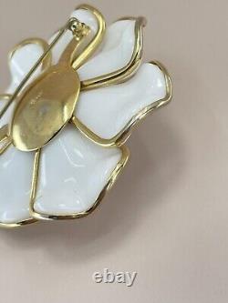 Vintage Crown Trifari flower brooch Alfred Philippe poured glass dogwood 2-1/8