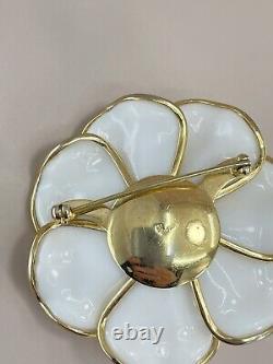 Vintage Crown Trifari flower brooch Alfred Philippe poured glass dogwood 2-1/8