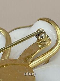 Vintage Crown Trifari flower brooch Alfred Philippe poured glass dogwood 2-1/8