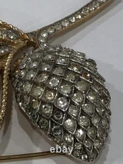 Vintage Crown Trifari gold tone Alfred Philippe'Egrets' pave pinecone Brooch