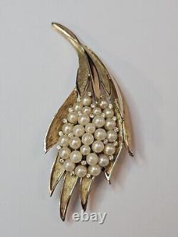 Vintage Crown Triffari Brooch Pin Gold Tone Pearl Rhinestone Cluster MCM Signed