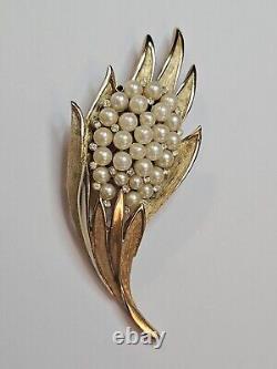 Vintage Crown Triffari Brooch Pin Gold Tone Pearl Rhinestone Cluster MCM Signed