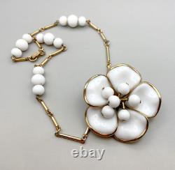 Vintage Trifari Alfred Philippe Milk Molded Glass Flower Necklace Choker 1950-s