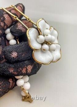 Vintage Trifari Alfred Philippe Milk Molded Glass Flower Necklace Choker 1950-s