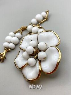 Vintage Trifari Alfred Philippe Milk Molded Glass Flower Necklace Choker 1950-s