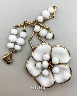 Vintage Trifari Alfred Philippe Milk Molded Glass Flower Necklace Choker 1950-s