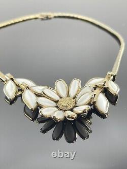 Vintage Trifari Alfred Philippe flower necklace white dogwood poured glass 14.5