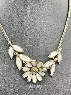 Vintage Trifari Alfred Philippe flower necklace white dogwood poured glass 14.5
