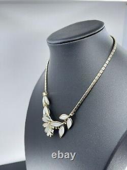 Vintage Trifari Alfred Philippe flower necklace white dogwood poured glass 14.5