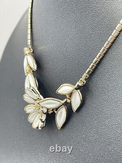 Vintage Trifari Alfred Philippe flower necklace white dogwood poured glass 14.5