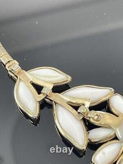 Vintage Trifari Alfred Philippe flower necklace white dogwood poured glass 14.5