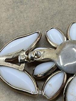Vintage Trifari Alfred Philippe flower necklace white dogwood poured glass 14.5