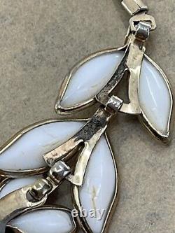 Vintage Trifari Alfred Philippe flower necklace white dogwood poured glass 14.5