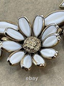 Vintage Trifari Alfred Philippe flower necklace white dogwood poured glass 14.5