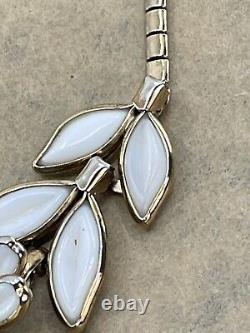 Vintage Trifari Alfred Philippe flower necklace white dogwood poured glass 14.5