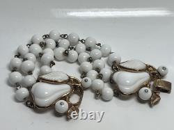 Vintage signed Trifari ALFRED PHILIPPE White Milk Glass Pear Bracelet 1950's