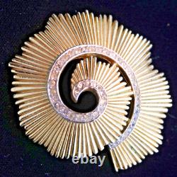 Vintage signed Trifari lovely gold ruffled swirl Brooch in gift box