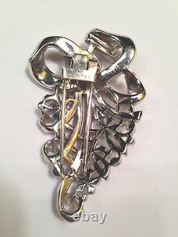 Vtg 1938-42 A. Philippe Crown Trifari Rhodium Rhinestone Flower Scroll Clip