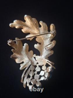 Vtg Alfred Philippe Crown Trifari Gold Tone & Faux Turquoise Beaded Brooch Pin