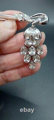 Vtg. Crown TRIFARI Alfred Philippe GRAPE CLUSTER WATERFALL Brooch Silvertone