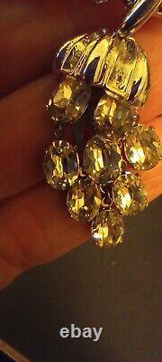 Vtg. Crown TRIFARI Alfred Philippe GRAPE CLUSTER WATERFALL Brooch Silvertone