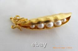 Vtg Crown Trifari A. Philippe Gold & Pearl Pea Pod Brooch Pin & Earrings Set