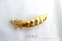 Vtg Crown Trifari A. Philippe Gold & Pearl Pea Pod Brooch Pin & Earrings Set