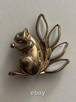 Vtg Crown Trifari Alfred Philippe Squirrel Brooch Gold Plate White Gripoix Glass