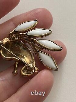 Vtg Crown Trifari Alfred Philippe Squirrel Brooch Gold Plate White Gripoix Glass