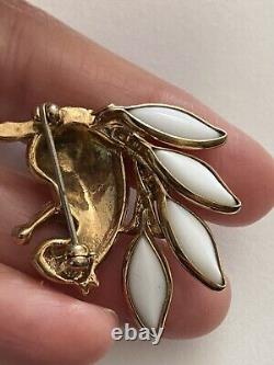 Vtg Crown Trifari Alfred Philippe Squirrel Brooch Gold Plate White Gripoix Glass