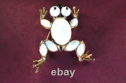 Vtg, Trifari Pat. Pend. Bug Eyed Frog Brooch White Glass Alfred Philippe Signed