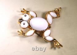 Vtg, Trifari Pat. Pend. Bug Eyed Frog Brooch White Glass Alfred Philippe Signed