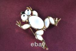 Vtg, Trifari Pat. Pend. Bug Eyed Frog Brooch White Glass Alfred Philippe Signed