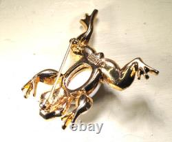 Vtg, Trifari Pat. Pend. Bug Eyed Frog Brooch White Glass Alfred Philippe Signed