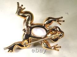 Vtg, Trifari Pat. Pend. Bug Eyed Frog Brooch White Glass Alfred Philippe Signed